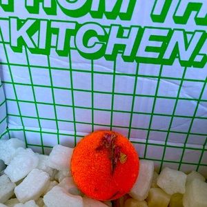 Lush MANGO EXUBERANCE Shampoo Bar